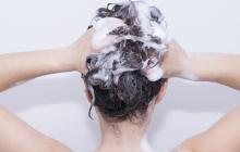 Как правильно мыть голову в домашних условиях без вреда волосам?
